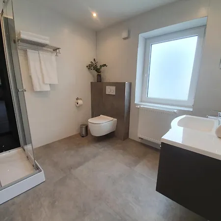 Mit Kueche, 2 Einzelbetten, Dusche, Parkplatz, Schnellem Internet, Ada7 *