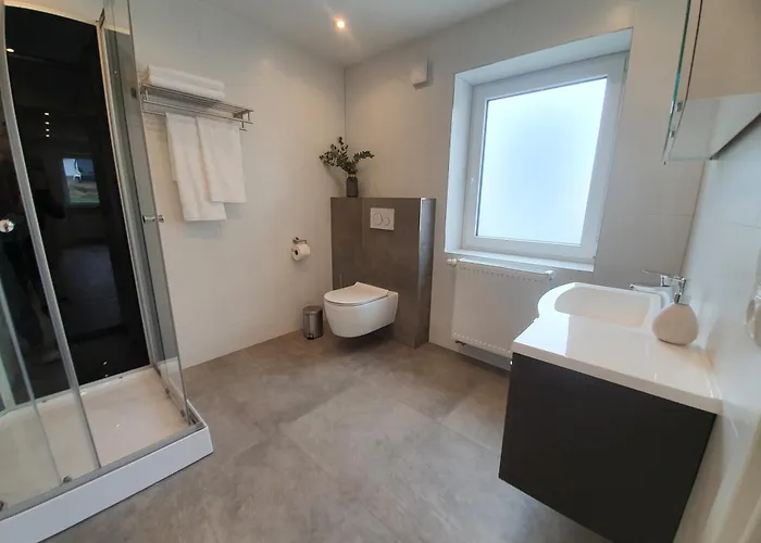 Mit Kueche, 2 Einzelbetten, Dusche, Parkplatz, Schnellem Internet, Ada7 *